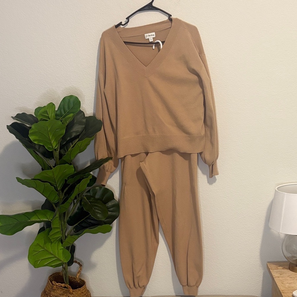 The Drop tan V-Neck Sweater and Jogger Set Small
